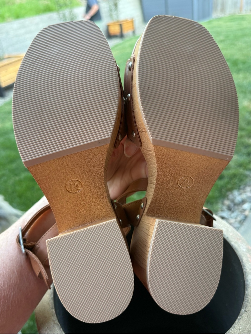 Universal Thread Platform Sandals - Picture 5 of 5